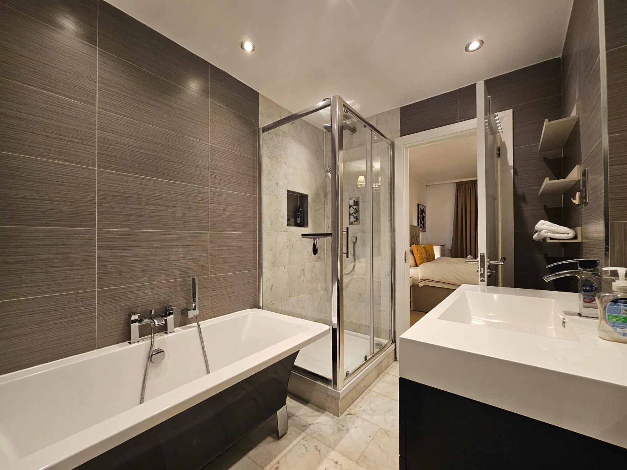 Luxury 2 Bedroom Apartment